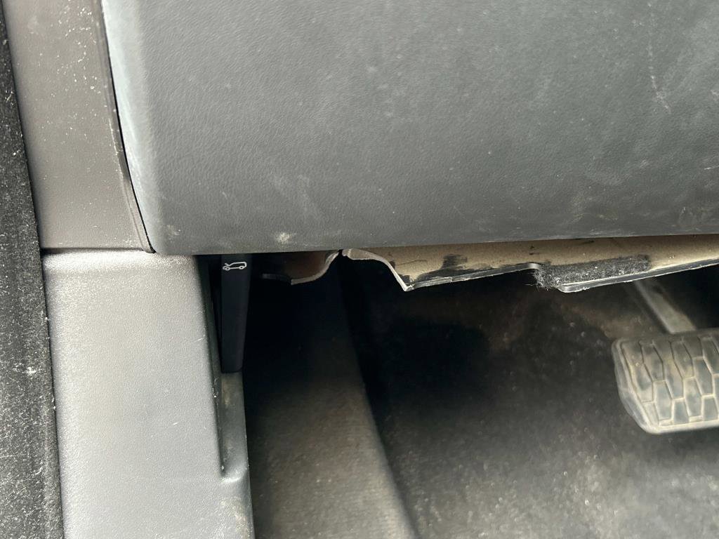 Used 2017 Jaguar F-PACE Premium image 24