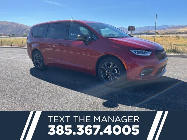 New 2026 Chrysler Pacifica Select