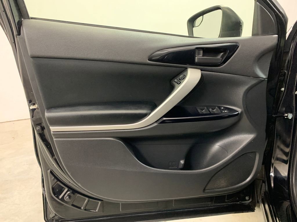 Used 2022 Mitsubishi Eclipse Cross LE image 5