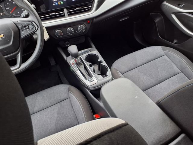 Used 2024 Chevrolet Trax LS w/ LS Convenience Package image 9