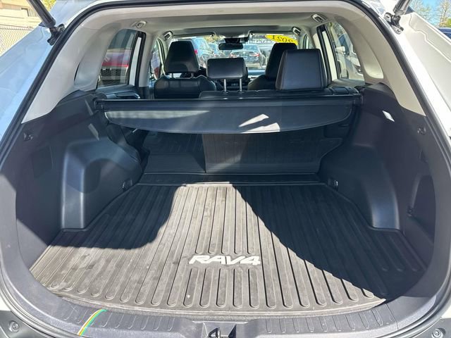 Used 2021 Toyota RAV4 XLE Premium image 8