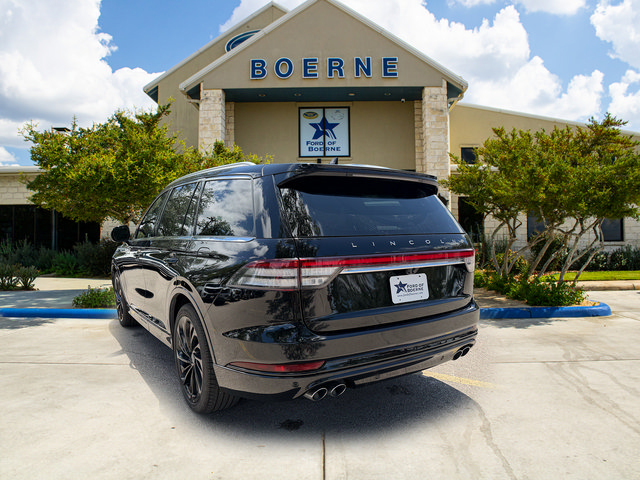 Used 2022 Lincoln Aviator Reserve w/ Equipment Group 201A AWD/4WD image 3