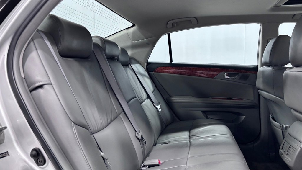 Used 2005 Toyota Avalon XLS image 25