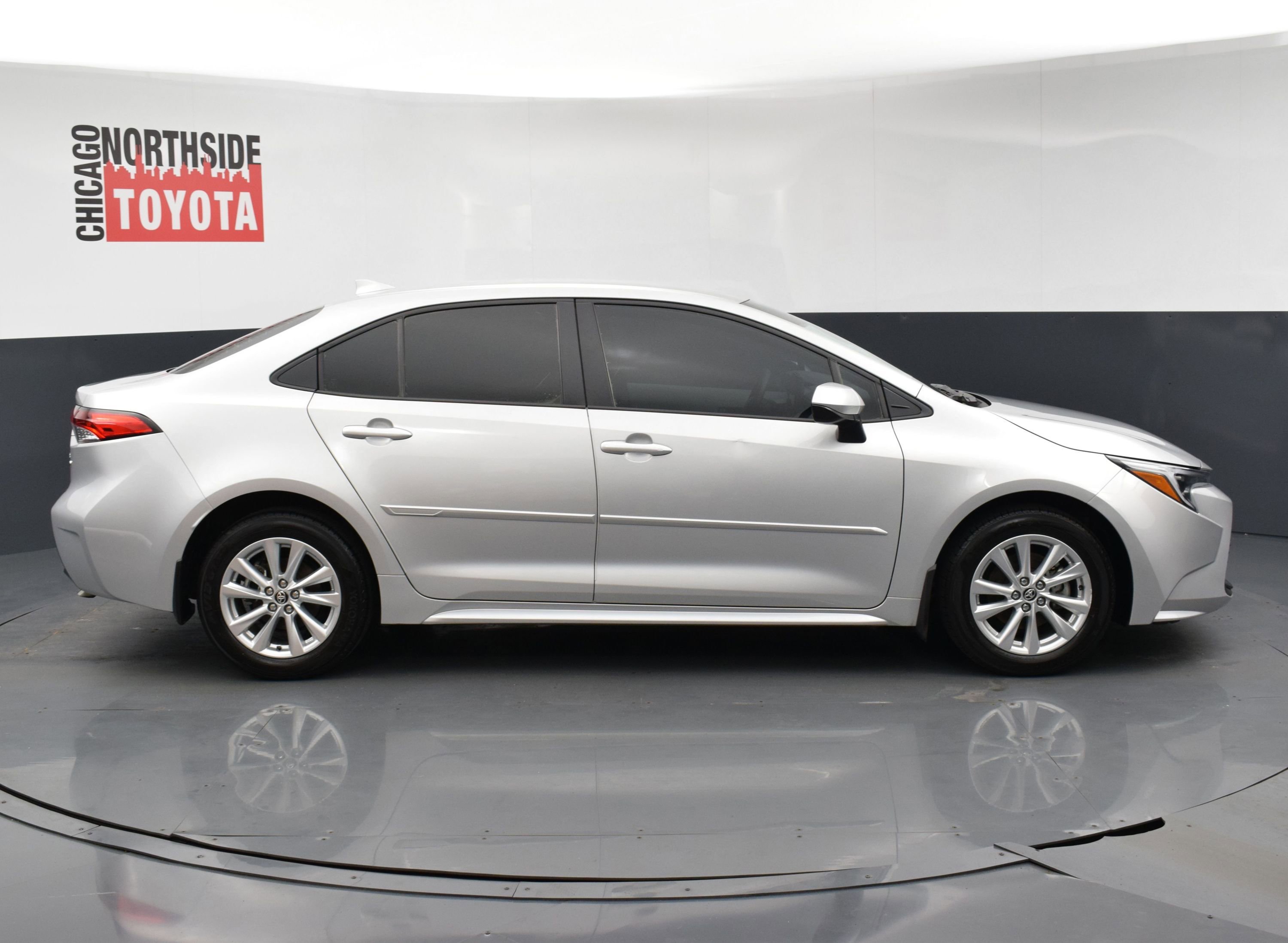 Used 2024 Toyota Corolla LE w/ LE Convenience Package image 5