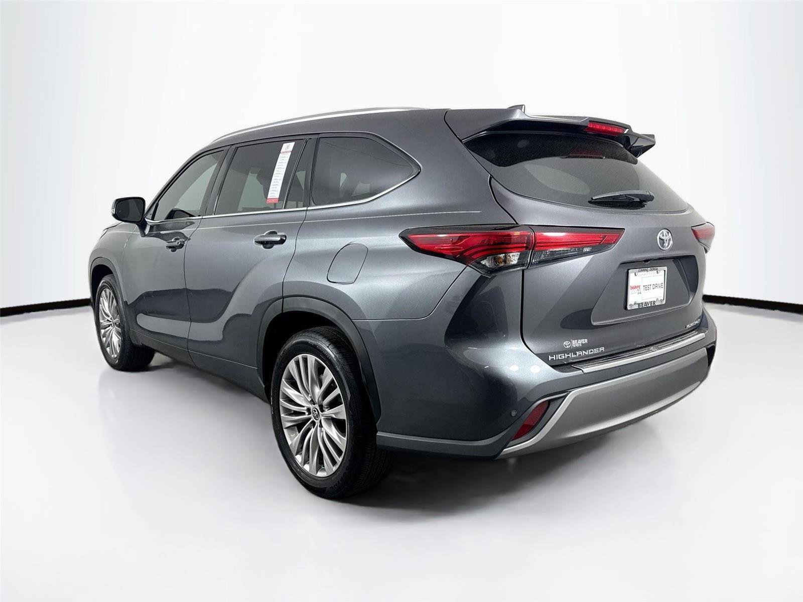 Used 2022 Toyota Highlander Platinum FWD image 13