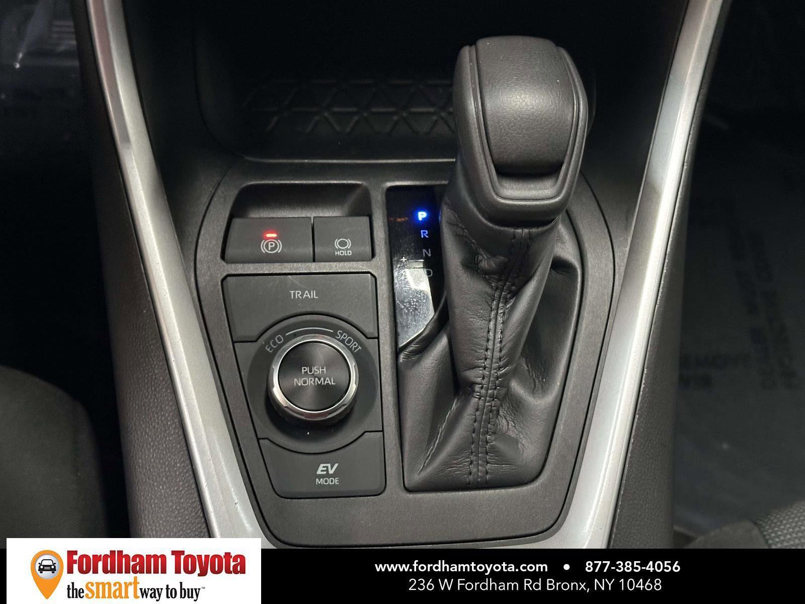 Used 2022 Toyota RAV4 LE AWD/4WD image 26