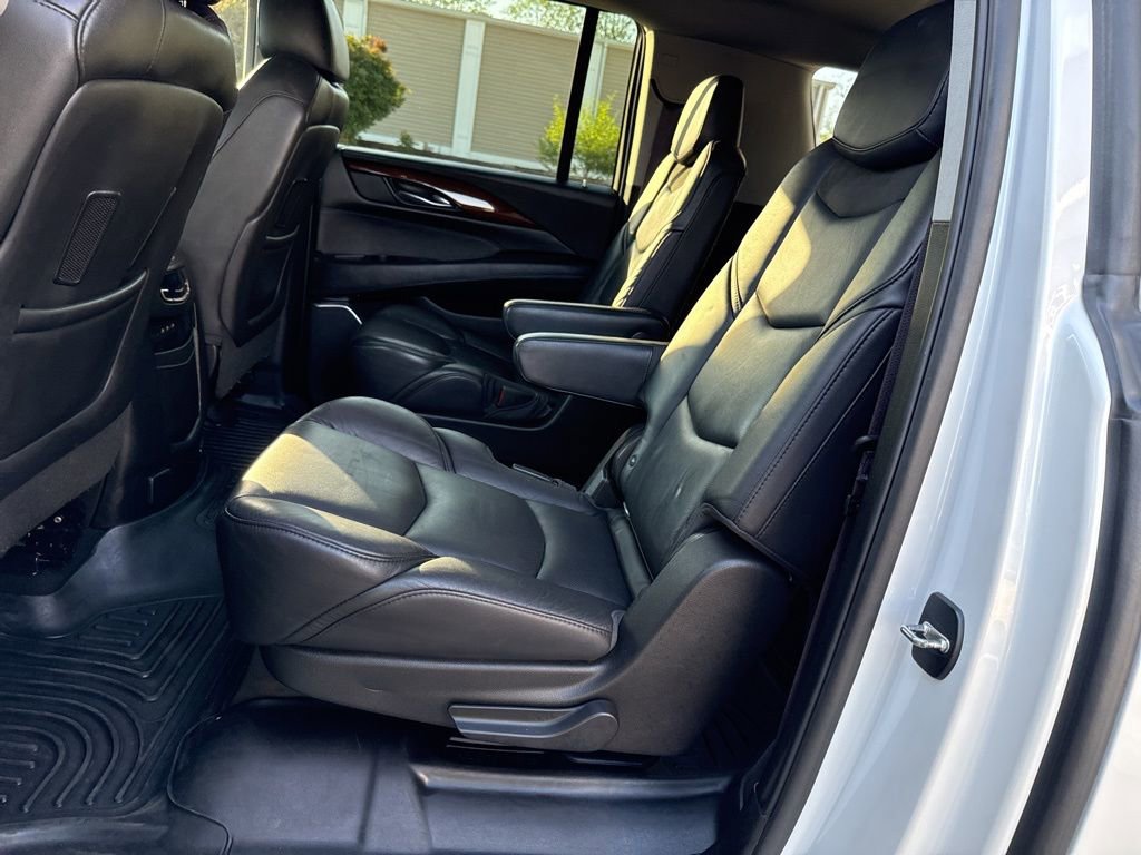Used 2017 Cadillac Escalade ESV Luxury image 46