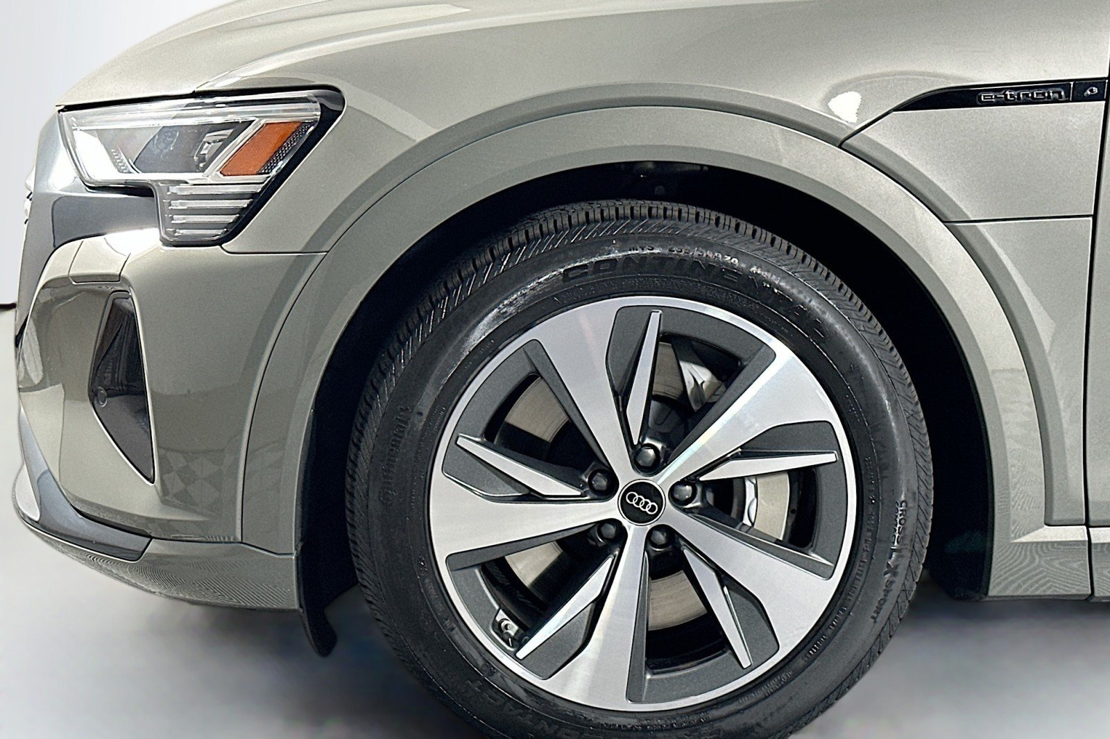 Used 2024 Audi Q8 e-tron Premium AWD/4WD image 12