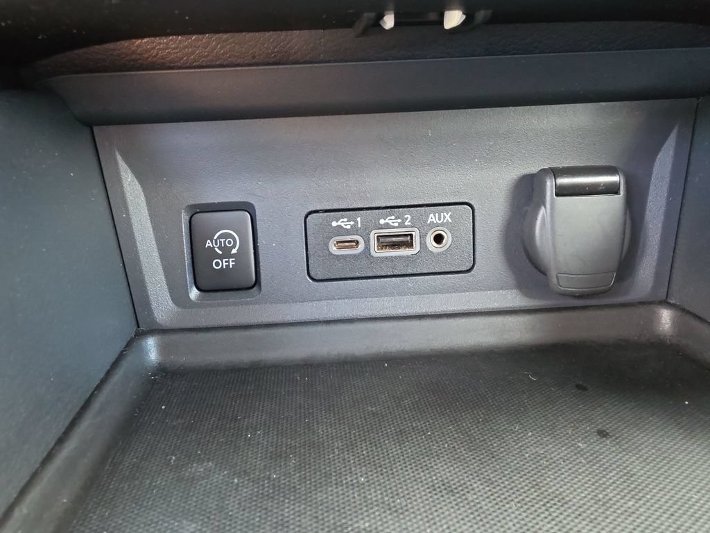 Used 2025 Nissan Sentra SR FWD image 31