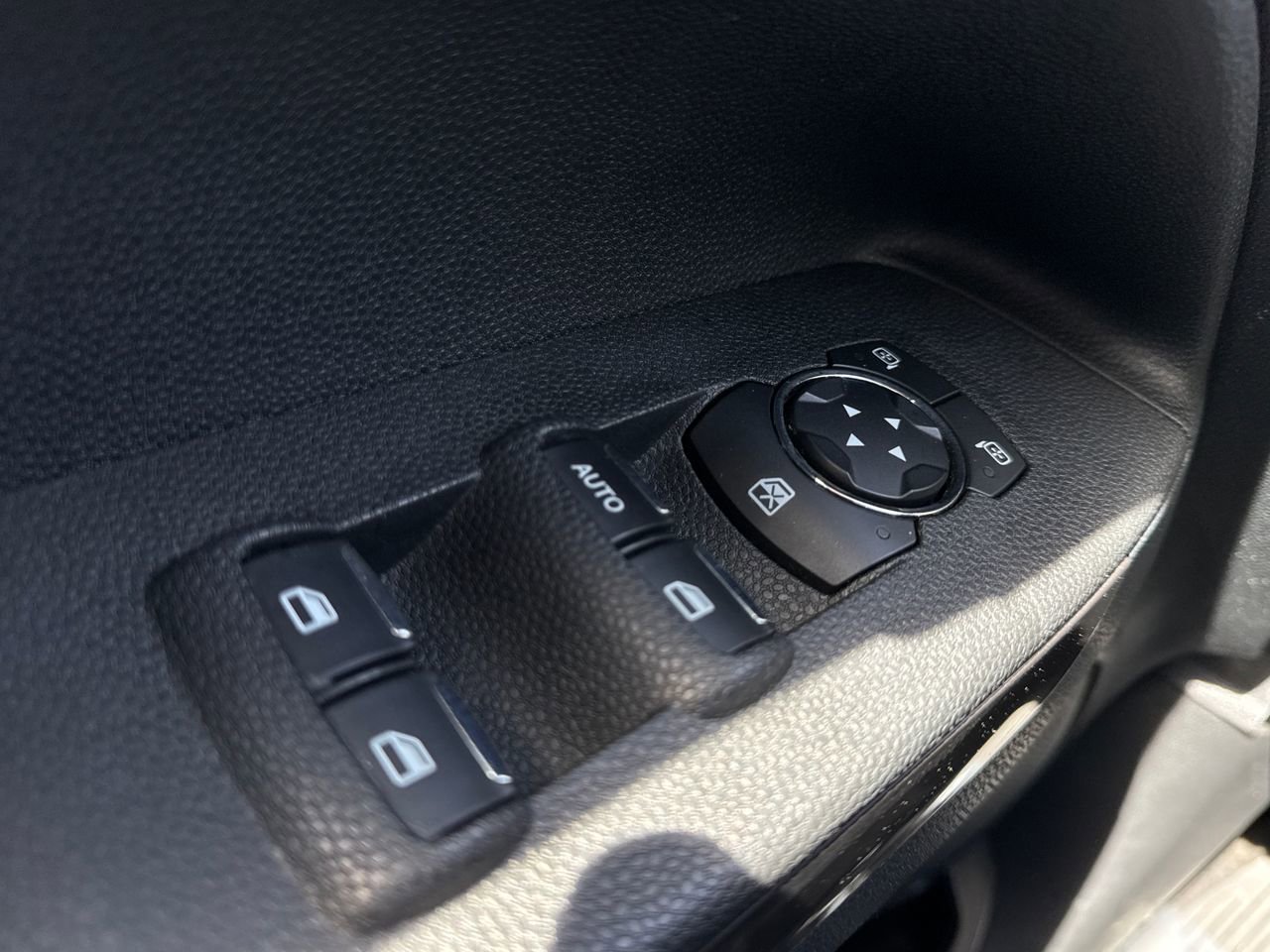 Used 2020 Ford EcoSport SE w/ SE Convenience Package image 28