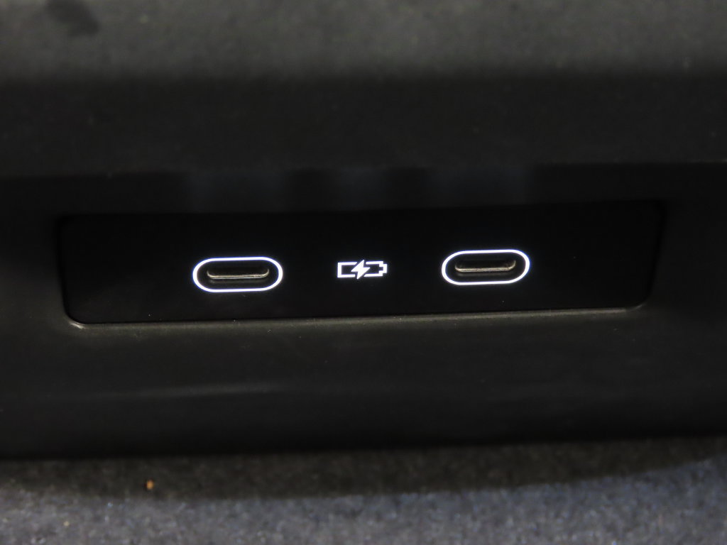 Used 2024 Porsche Macan 4 Electric AWD/4WD image 36