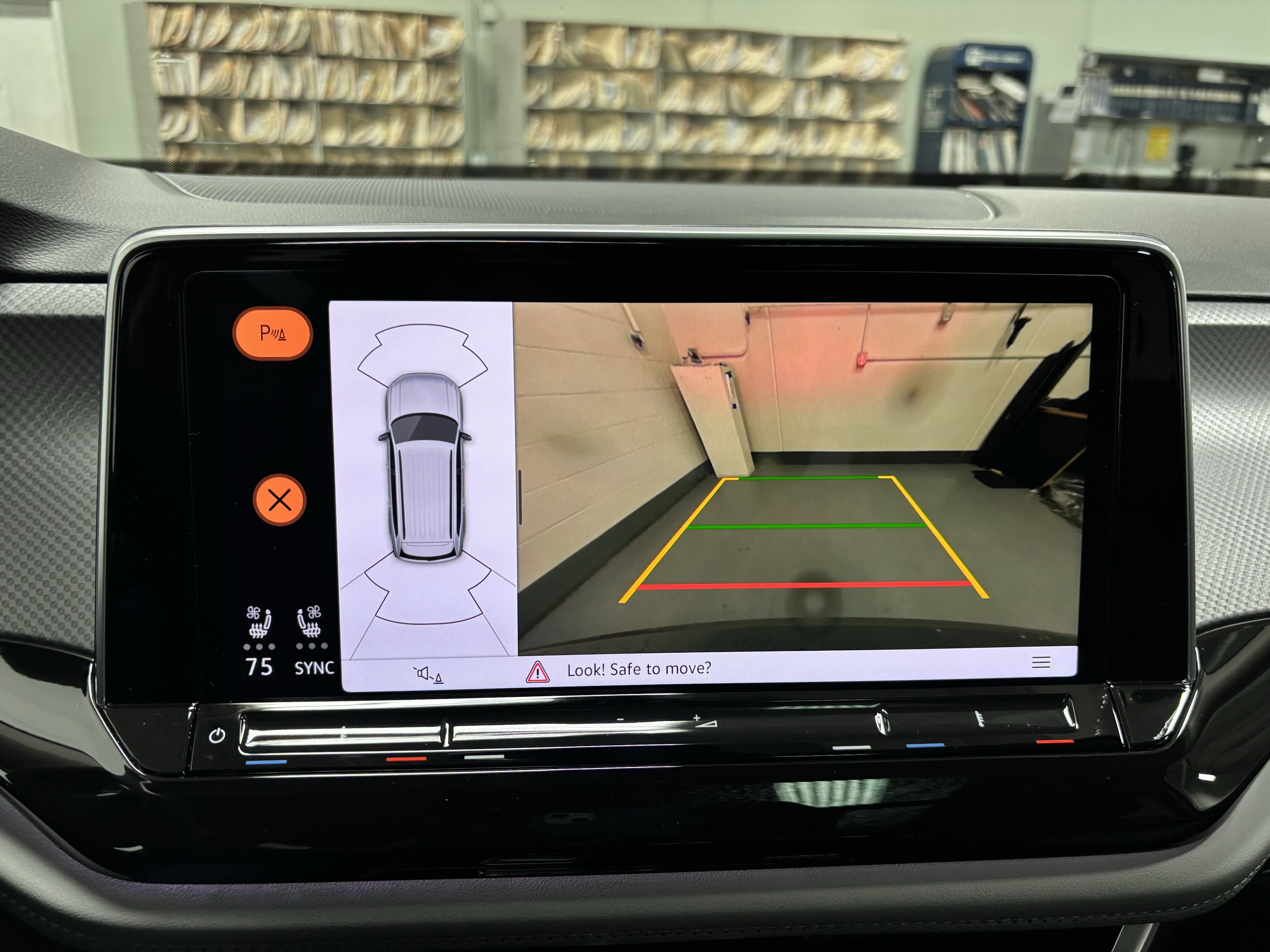 New 2025 Volkswagen Atlas Peak Edition SE image 23