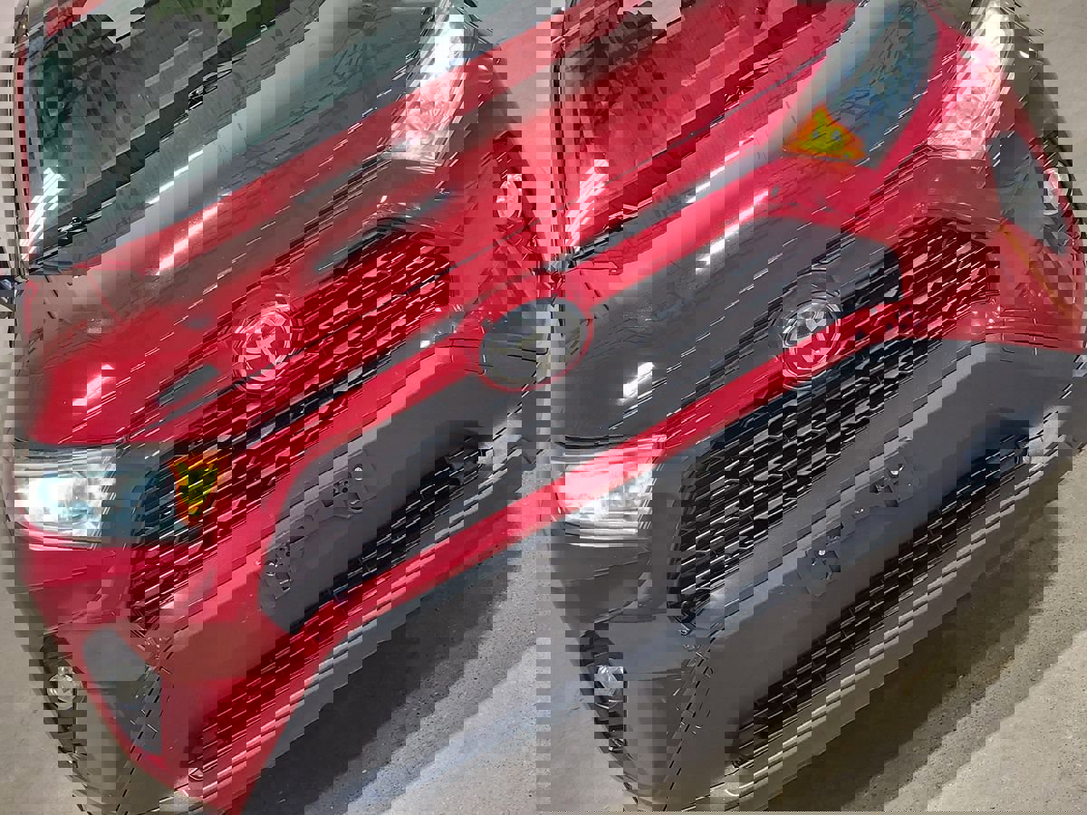 Used 2019 Toyota RAV4 XLE Premium image 19