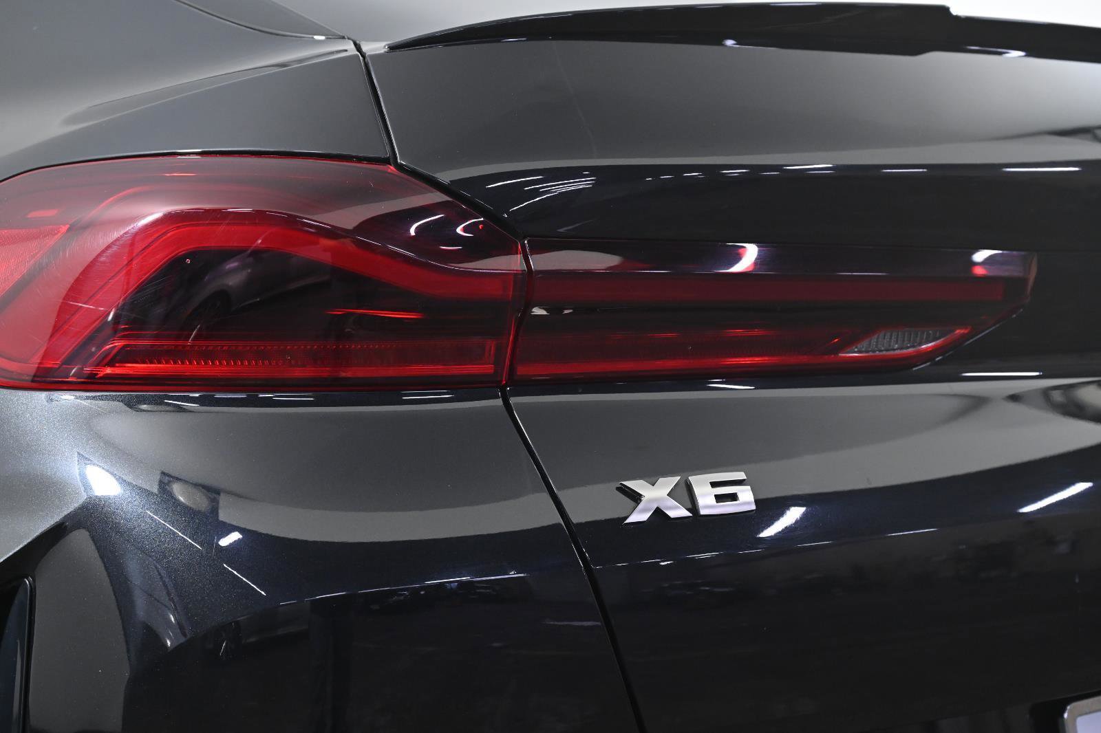 Used 2023 BMW X6 M50i w/ Executive Package image 6