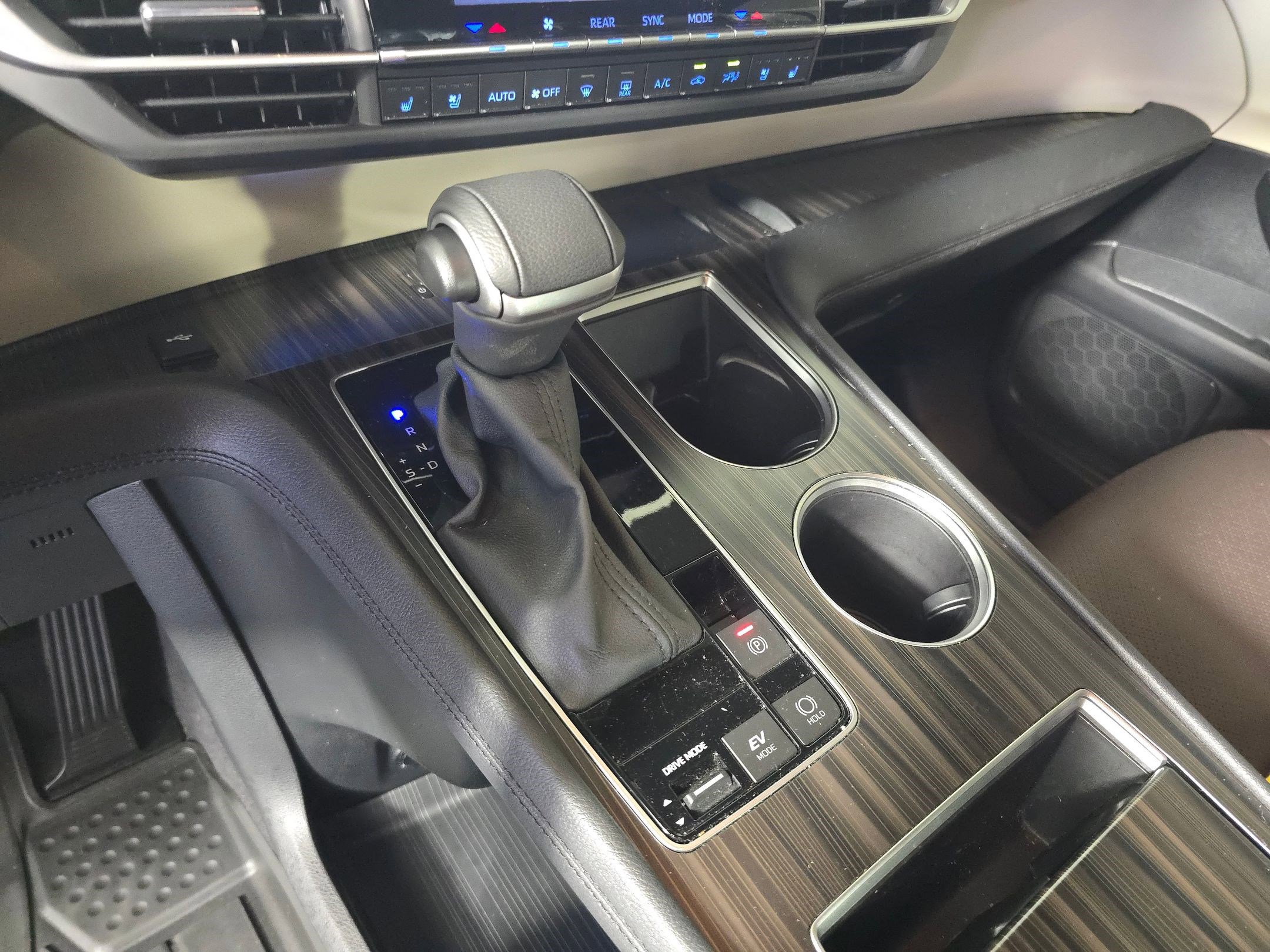 Used 2024 Toyota Sienna Platinum image 17