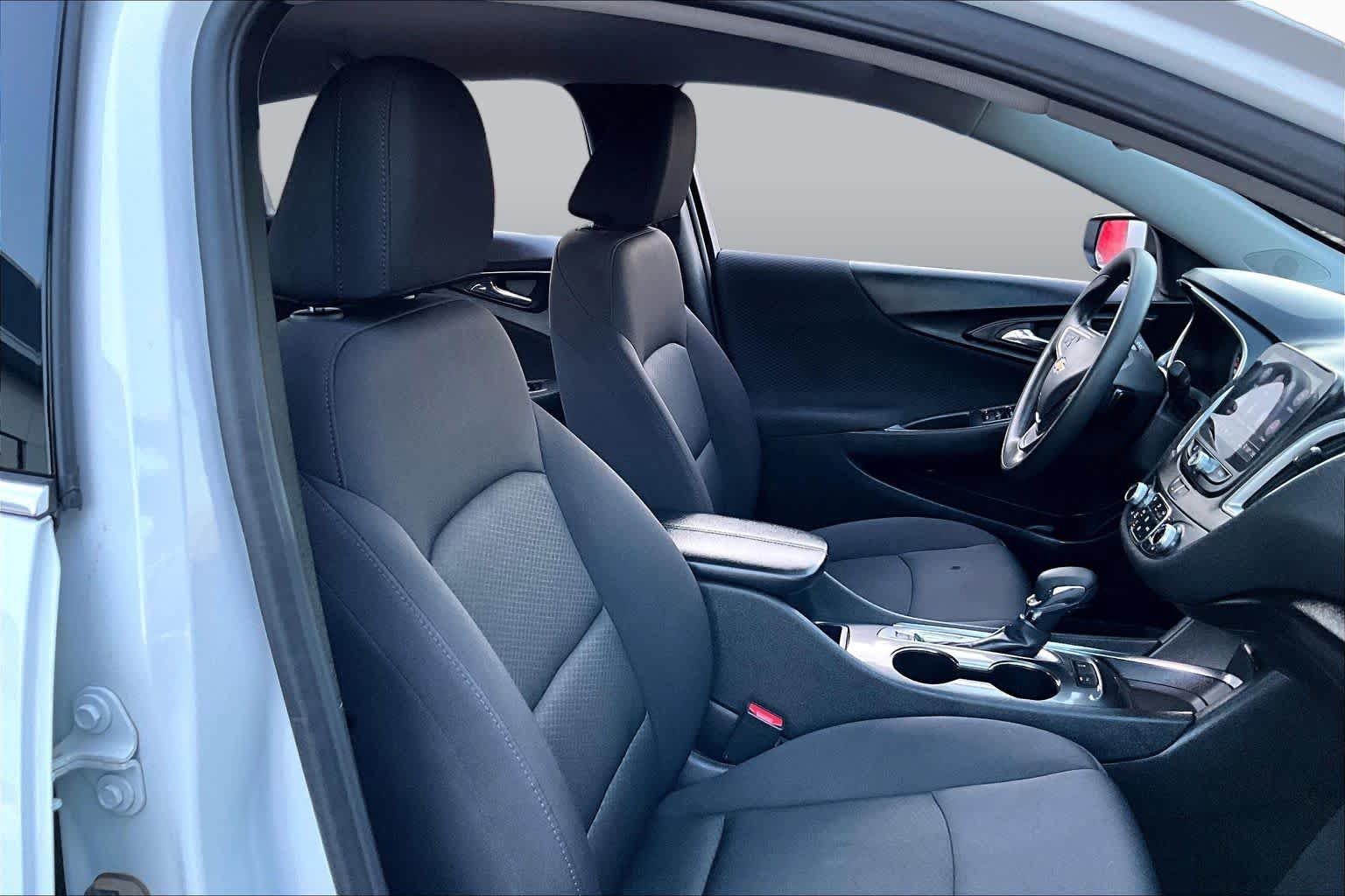Used 2024 Chevrolet Malibu LT FWD image 9