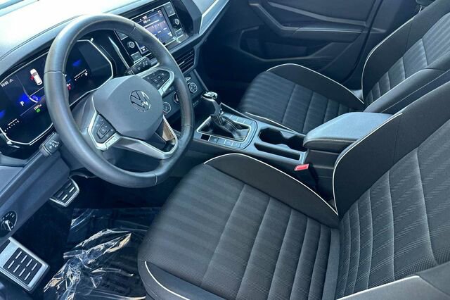 Used 2024 Volkswagen Jetta Sport image 10