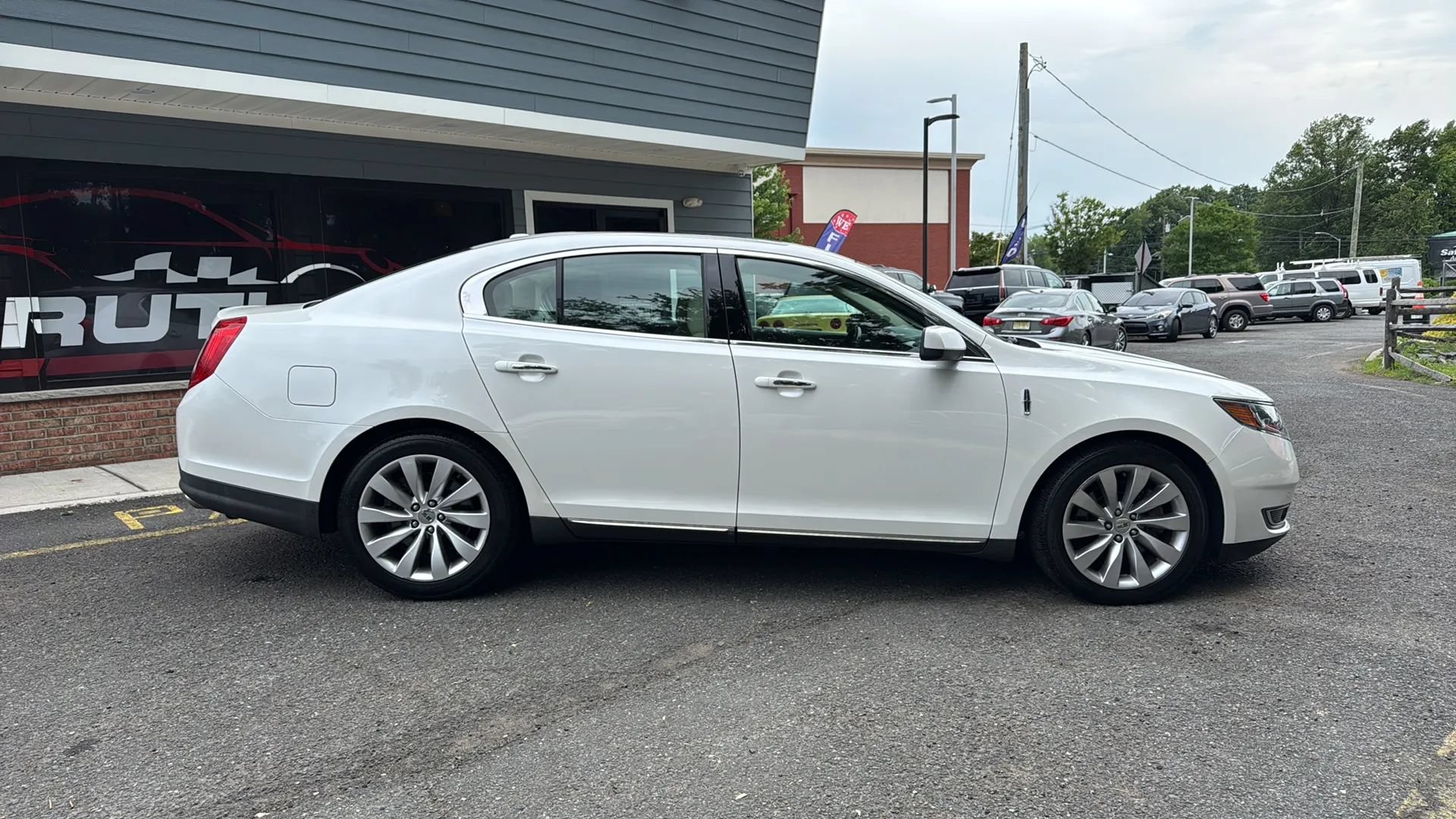 Used 2014 Lincoln MKS AWD w/ Equipment Group 101A image 4