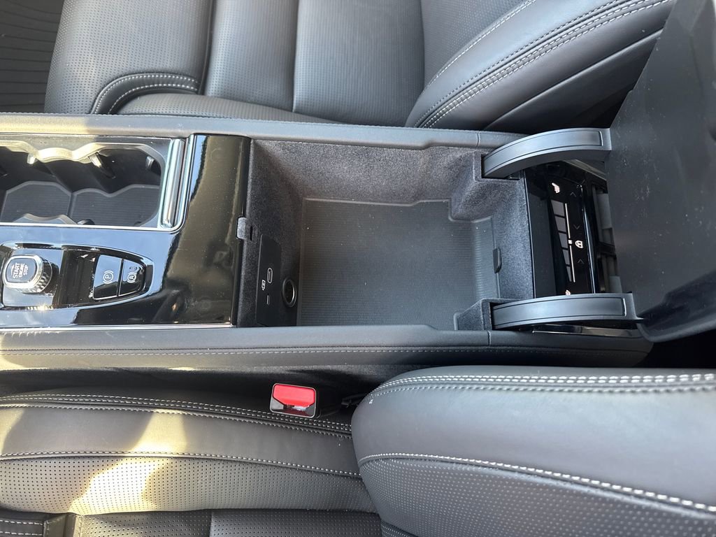 Certified 2025 Volvo XC90 T8 Ultra w/ Protection Package Premier image 30