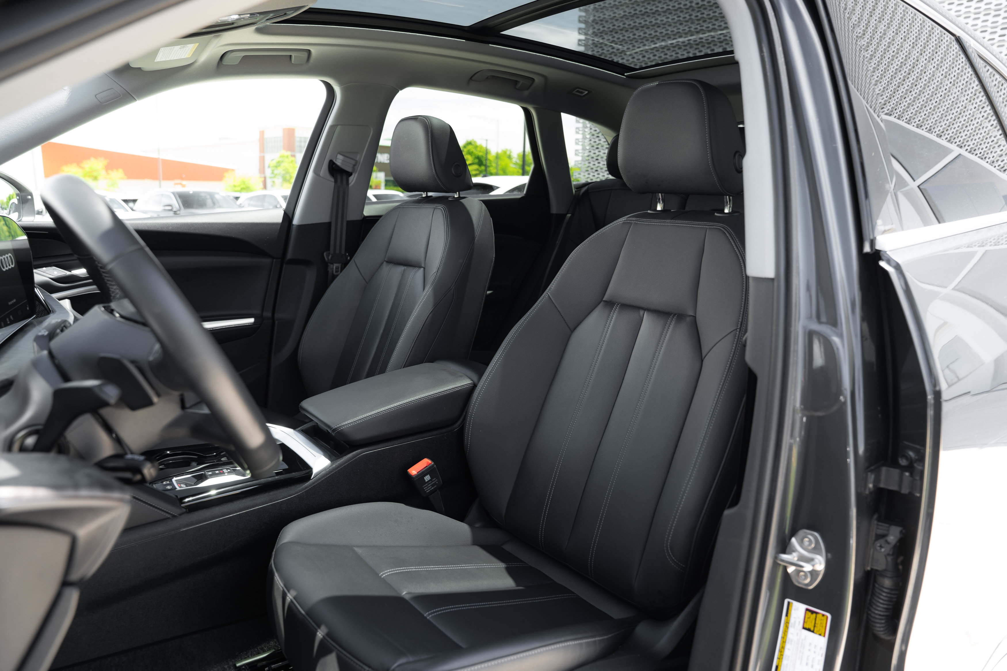 Certified 2025 Audi Q5 Premium w/ Convenience Package AWD/4WD image 21
