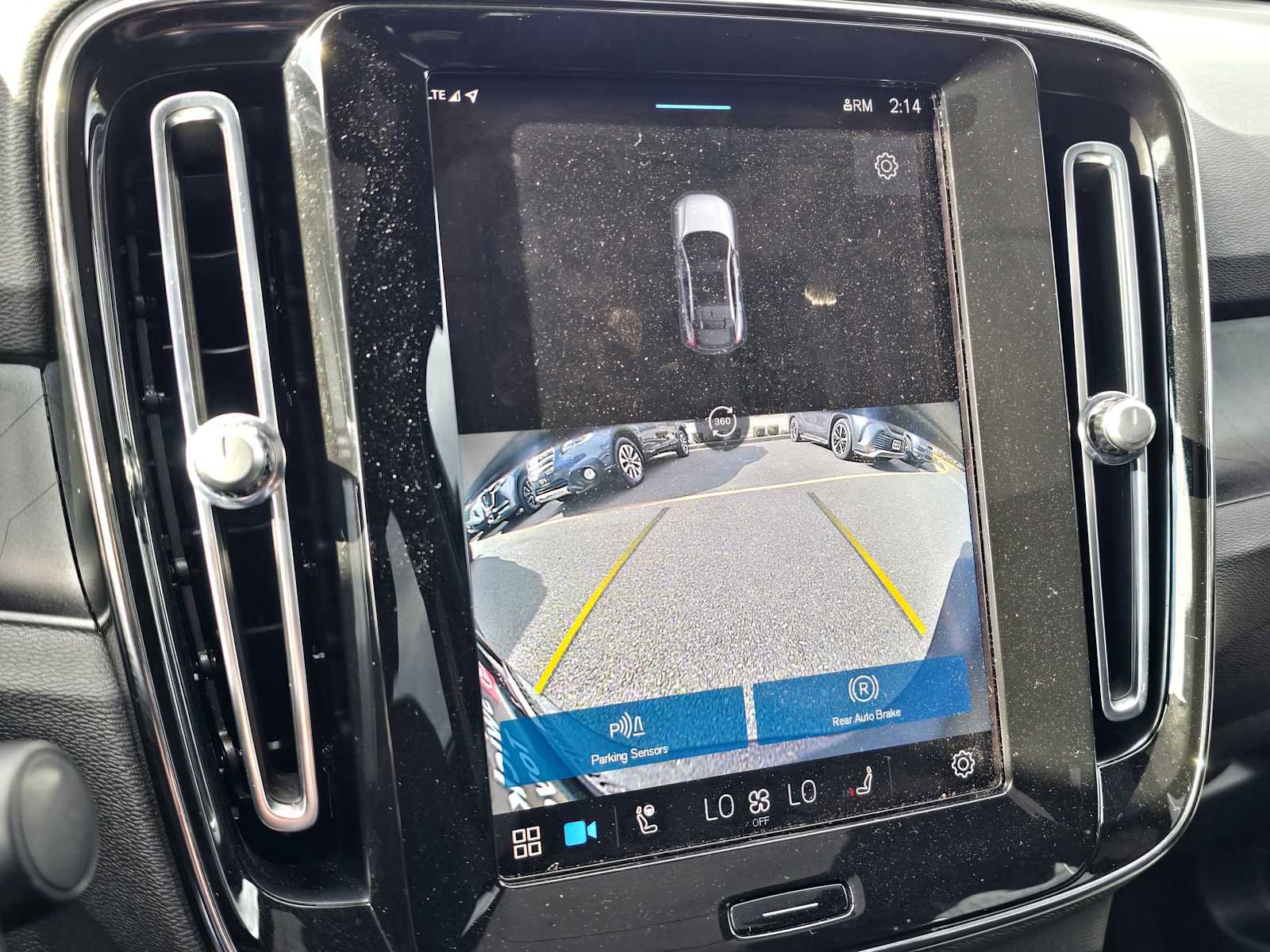 Used 2023 Volvo C40 P8 Recharge Ultimate image 25