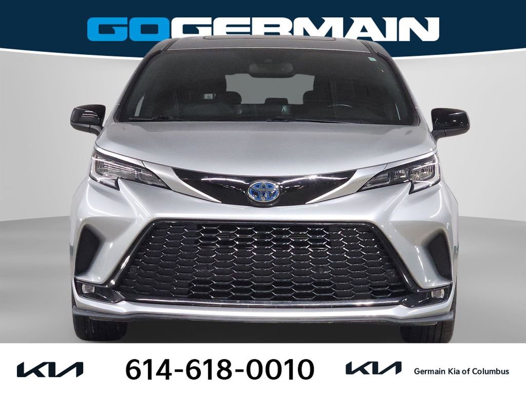 Used 2021 Toyota Sienna XSE image 2