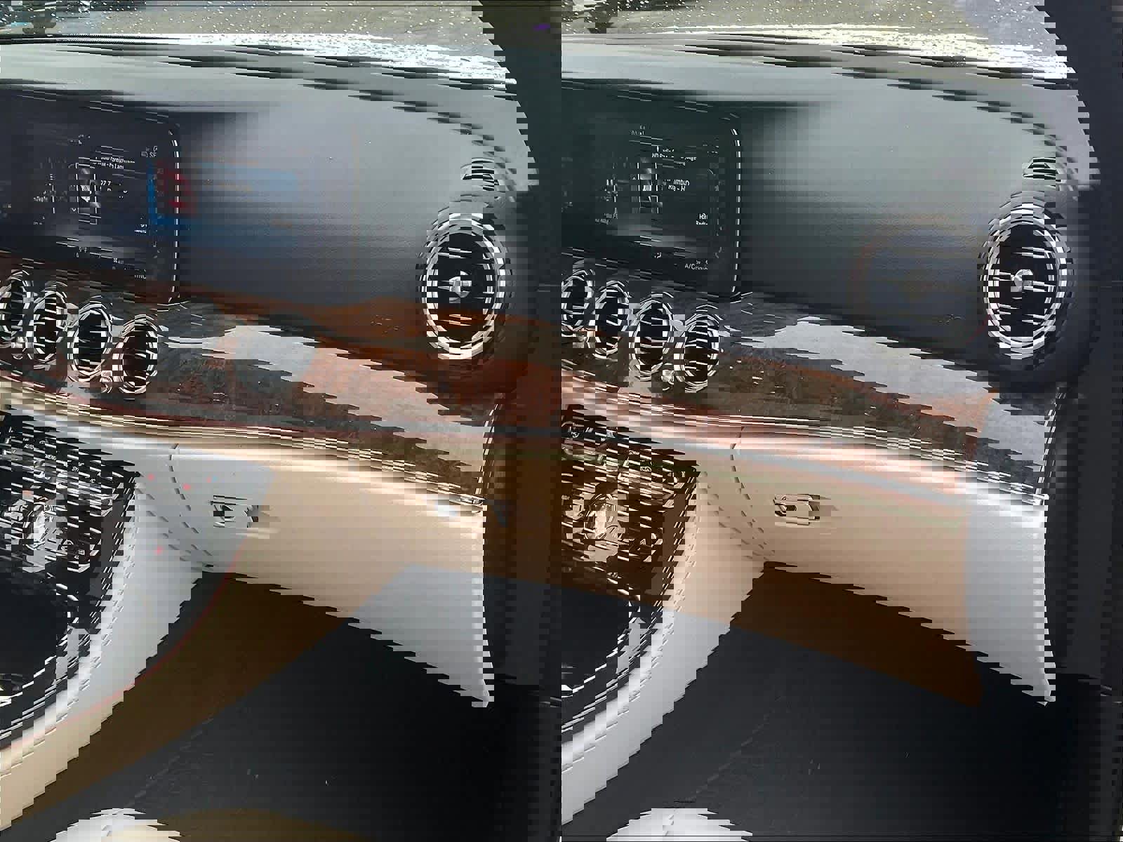 Used 2017 Mercedes-Benz E 300 4MATIC image 13