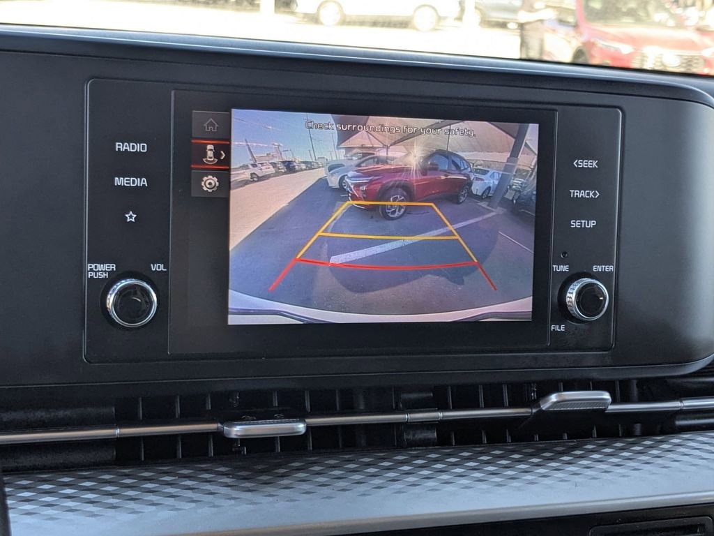 Used 2024 Kia Carnival LX image 19