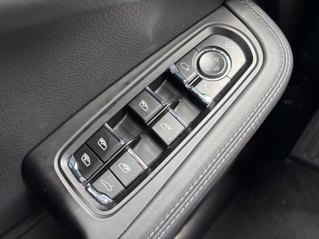 Certified 2023 Porsche Macan S AWD/4WD image 28