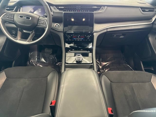 Used 2024 Jeep Grand Cherokee L Altitude AWD/4WD image 3