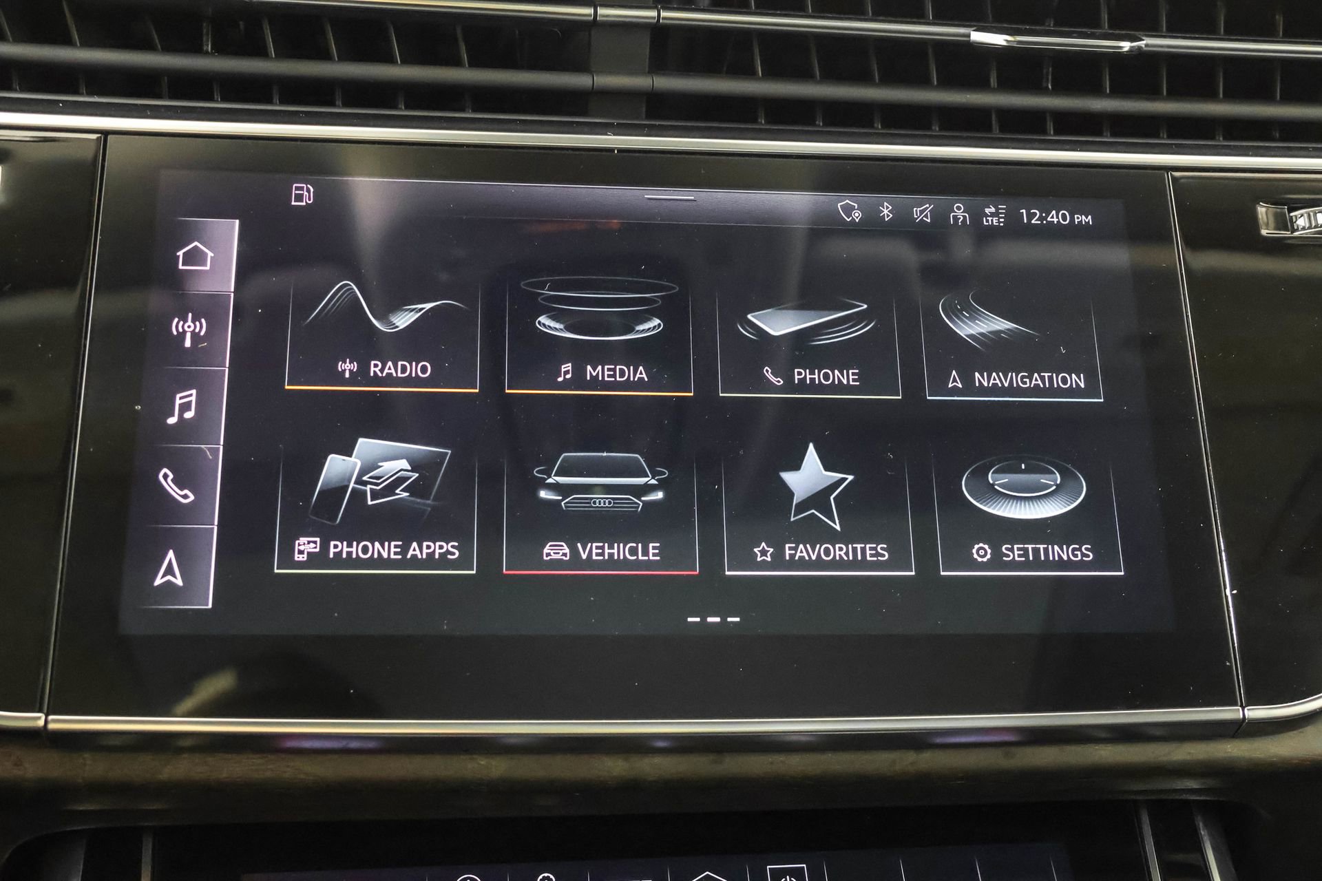 Used 2022 Audi Q8 Premium image 31