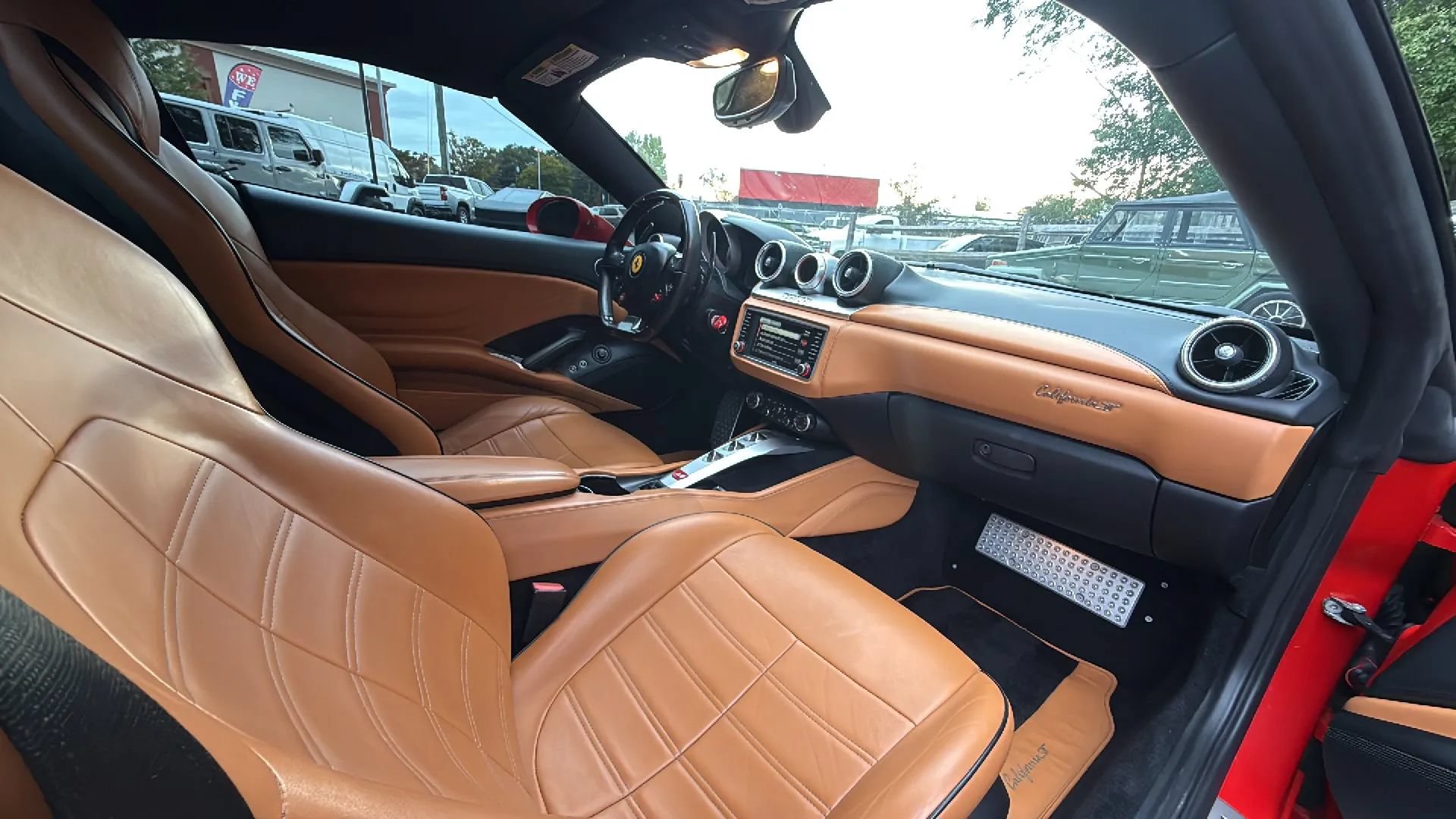 Used 2017 Ferrari California T RWD image 19