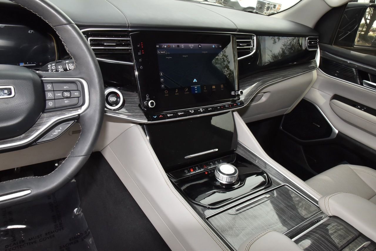 Used 2022 Jeep Wagoneer Series III w/ Rear Seat Video Group 1 image 28