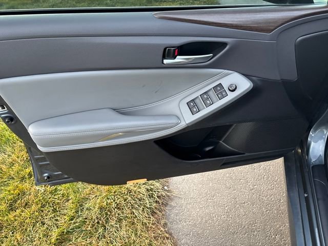 Used 2021 Toyota Avalon XLE image 10