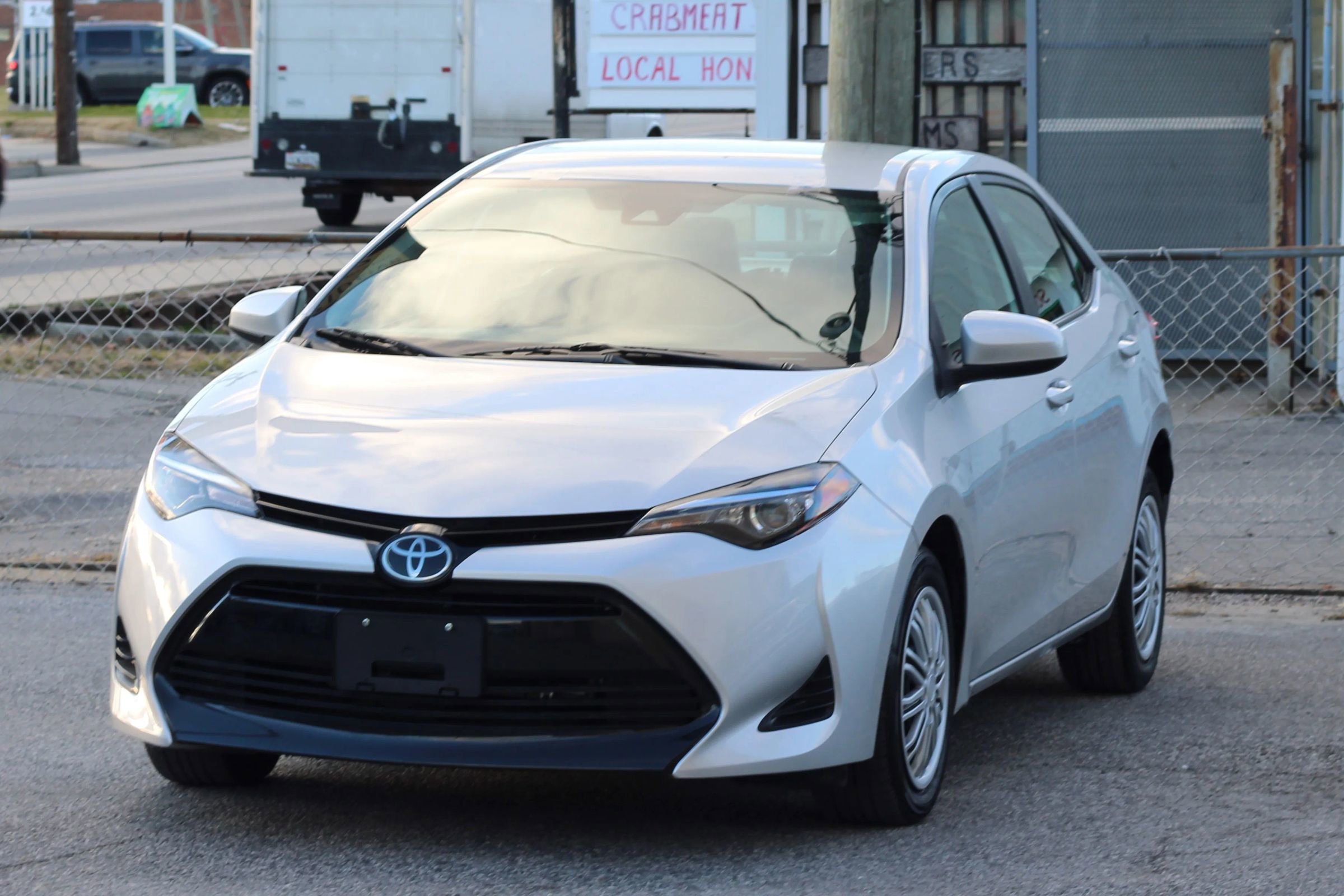 Used 2018 Toyota Corolla LE image 3