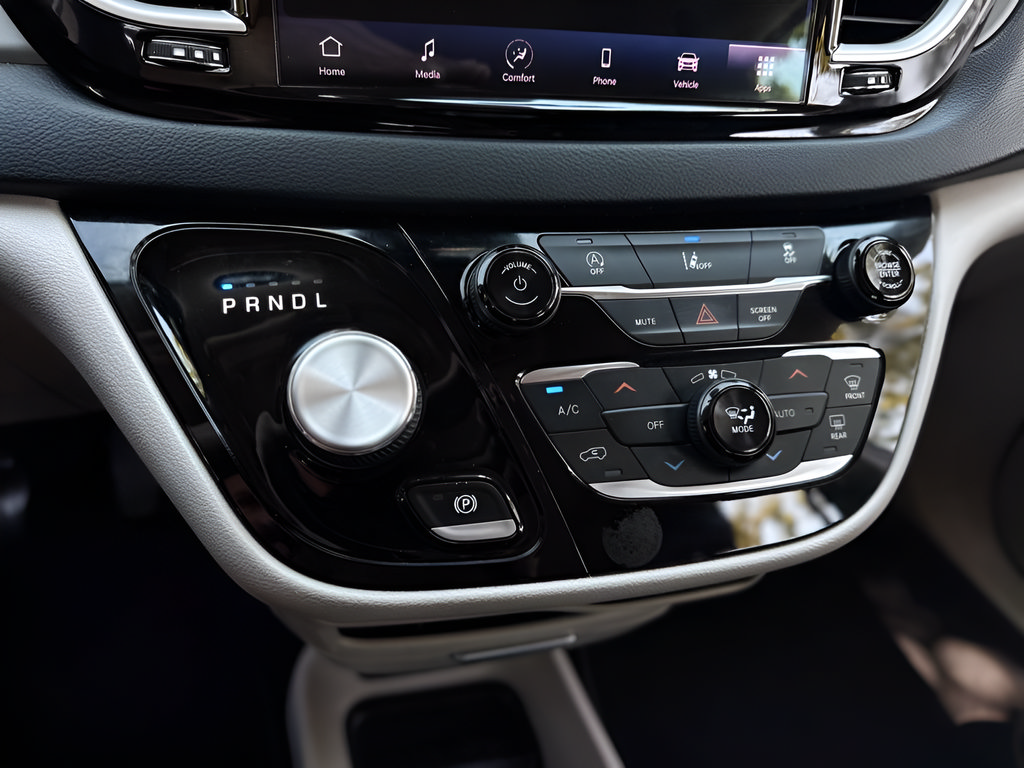 Used 2022 Chrysler Pacifica Touring-L FWD image 9
