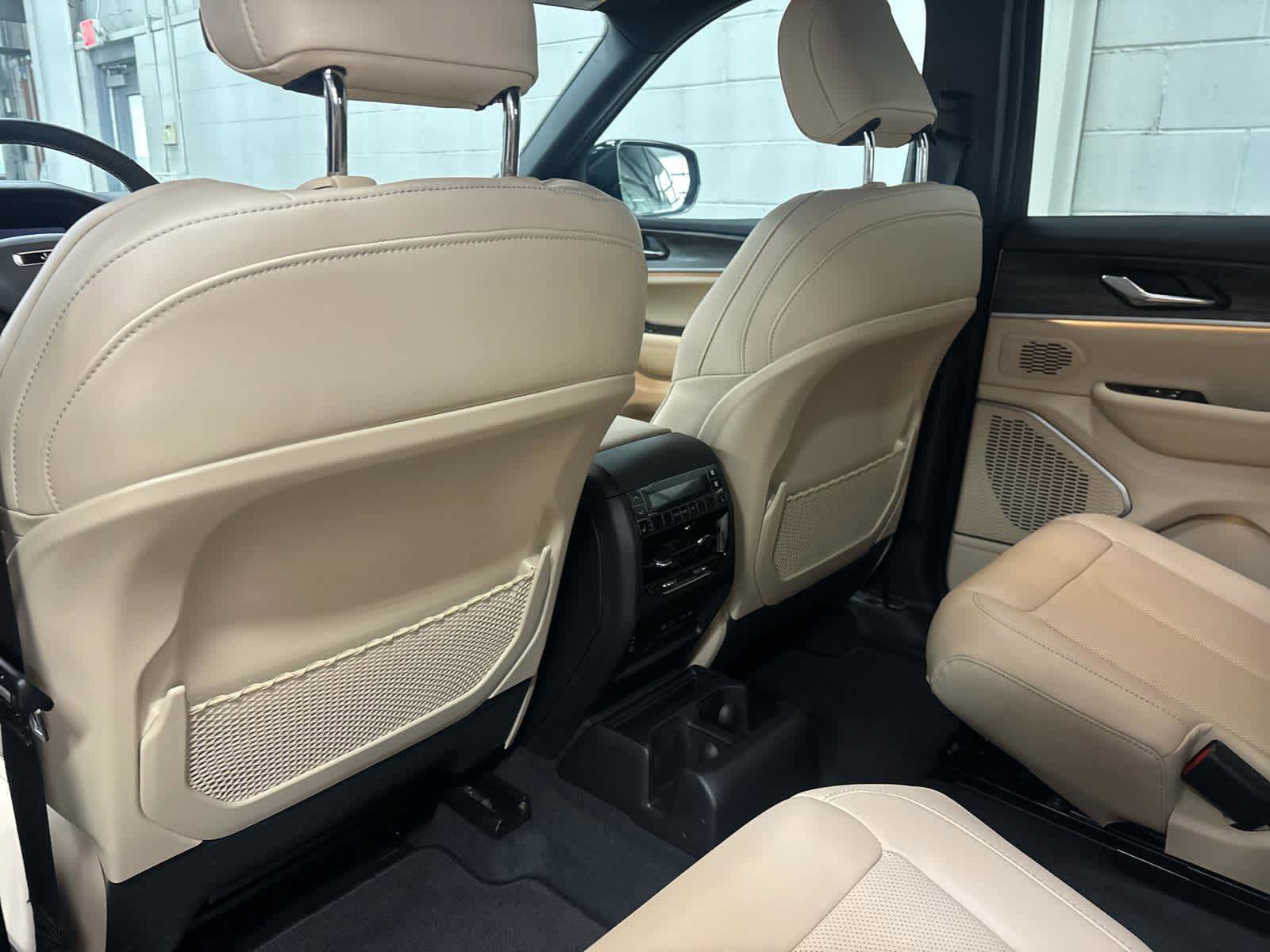 New 2026 Jeep Grand Cherokee L Limited w/ Luxury Tech Group II image 28