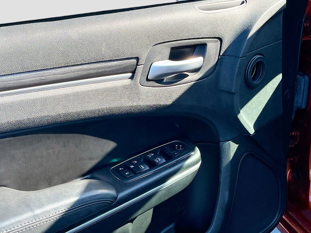 Certified 2020 Chrysler 300 Touring w/ Sport Appearance Package image 17