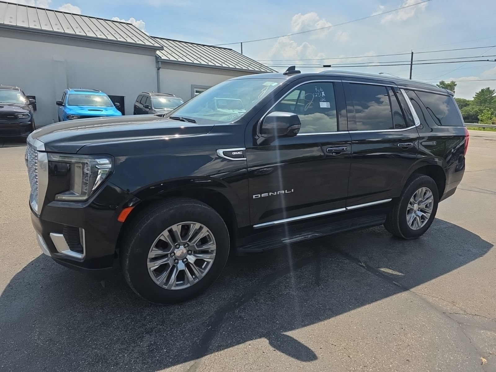 Used 2023 GMC Yukon Denali AWD/4WD image 7