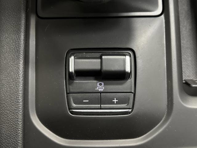 Used 2024 GMC Sierra 1500 AT4 w/ Technology Package image 27