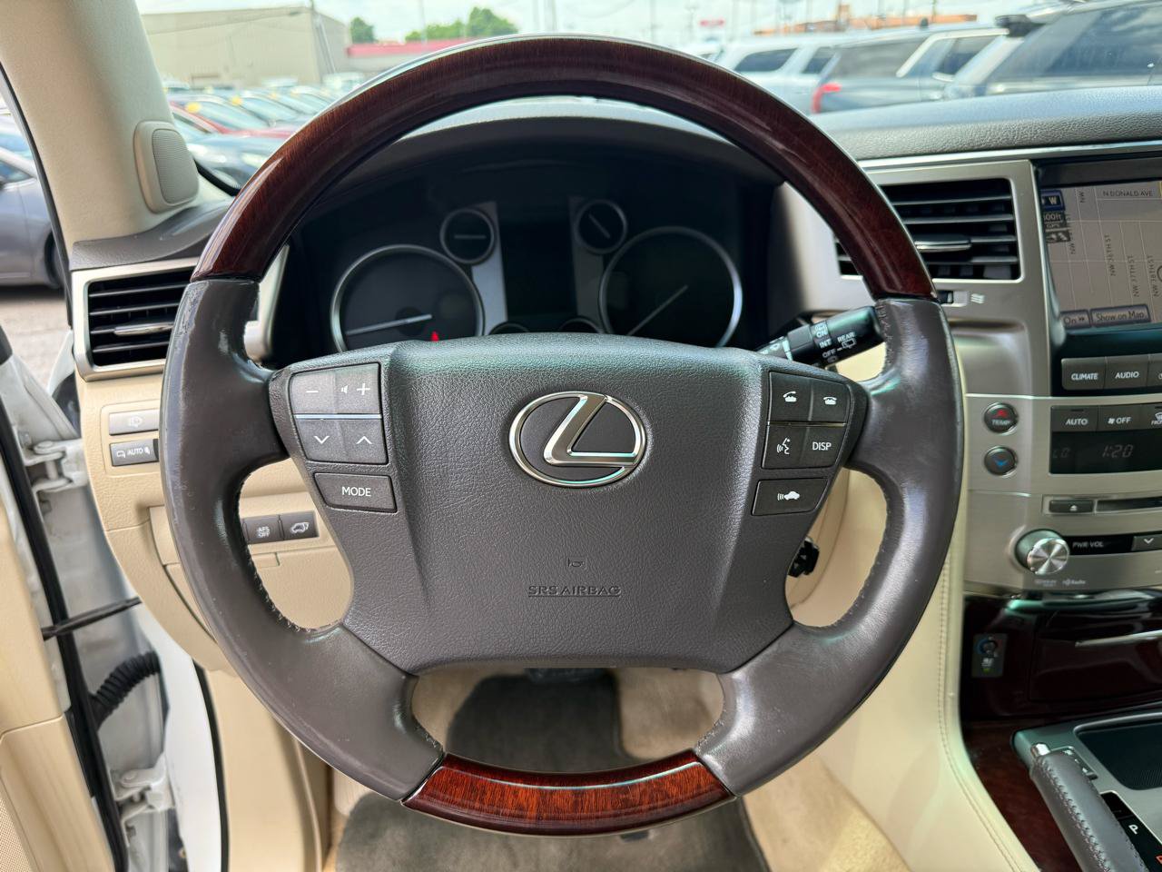 Used 2015 Lexus LX 570 4WD image 21