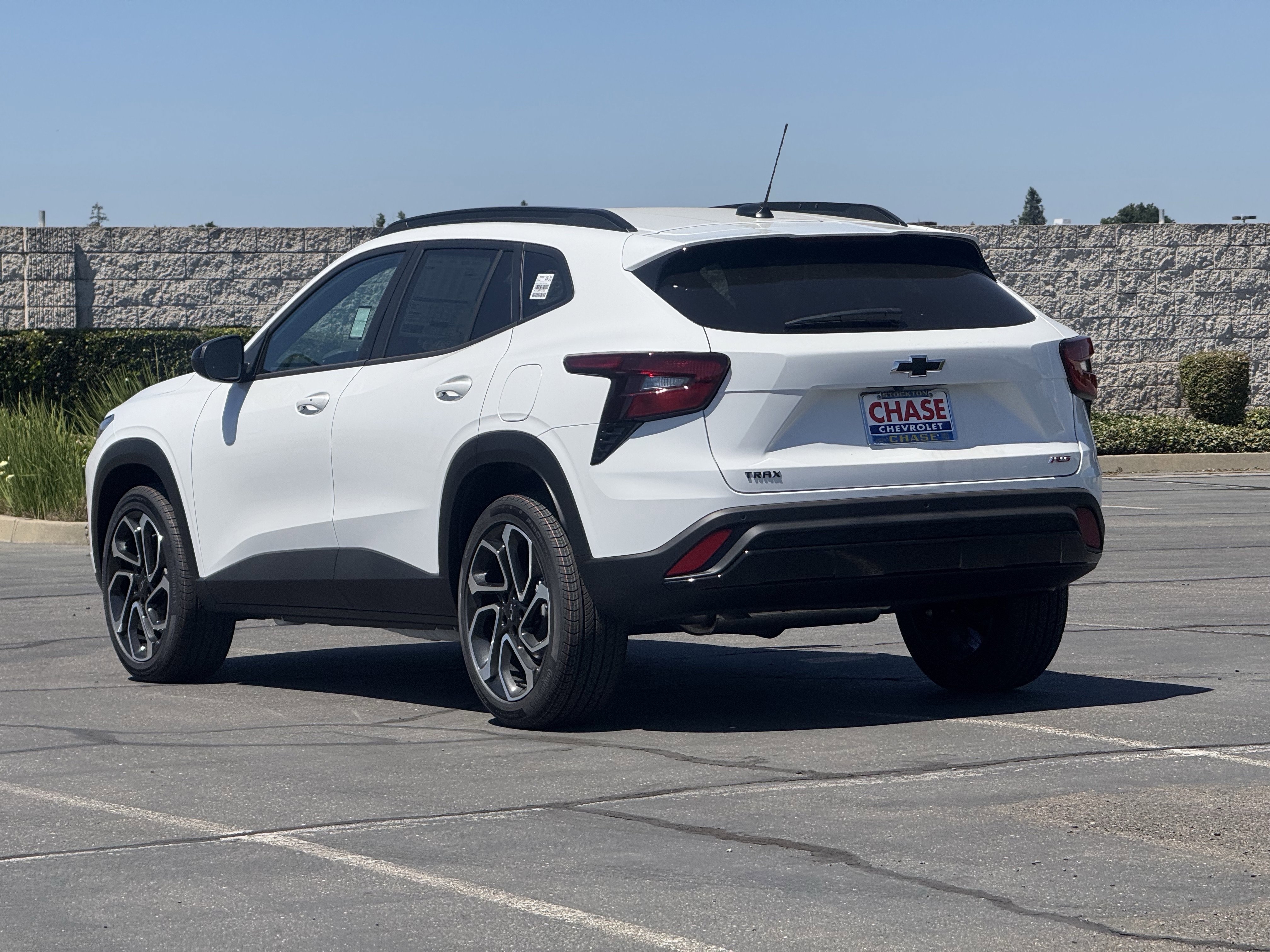 New 2026 Chevrolet Trax RS w/ Sunroof Package FWD image 5