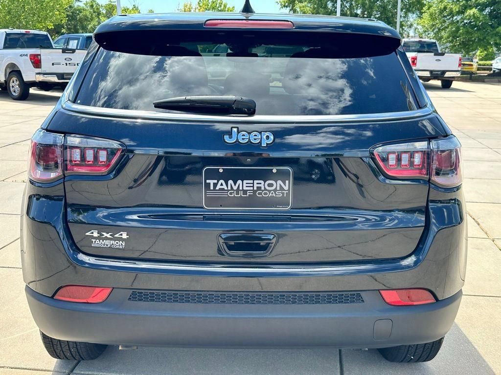 Used 2025 Jeep Compass Sport AWD/4WD image 3