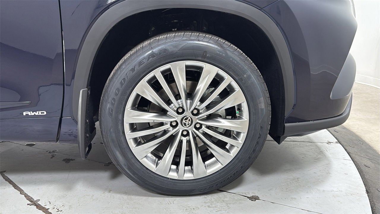 New 2026 Toyota Highlander Platinum image 22