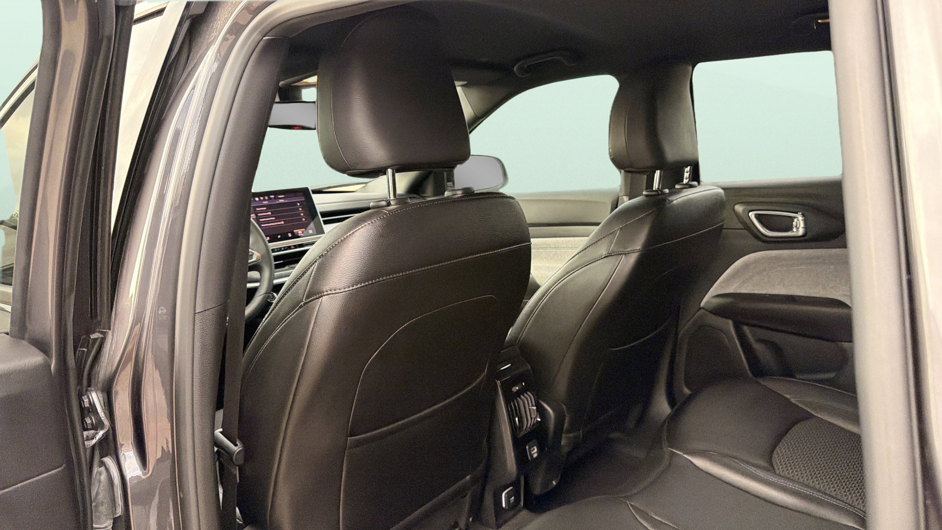 Used 2024 Jeep Compass Latitude image 22