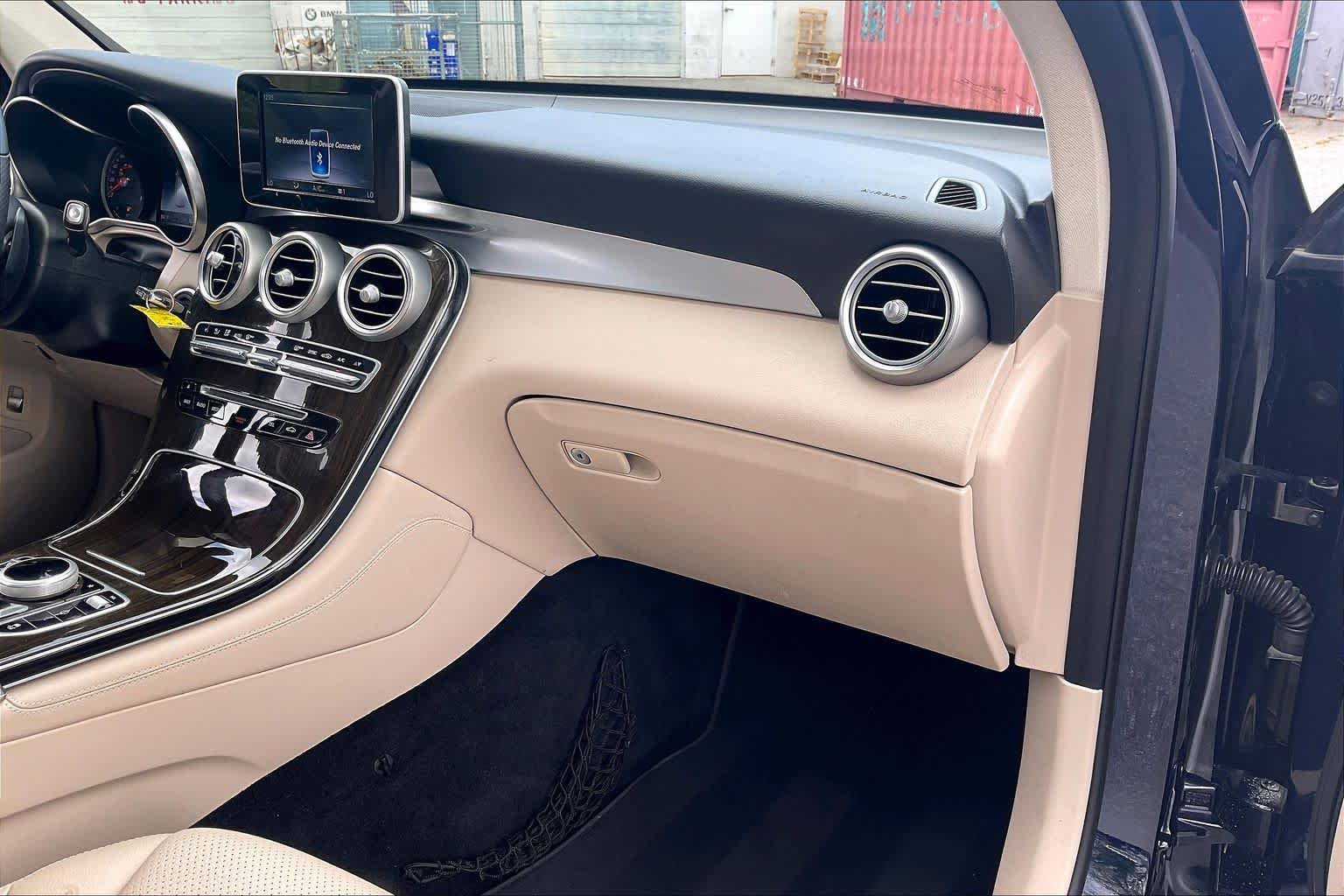 Used 2019 Mercedes-Benz GLC 300 4MATIC image 17