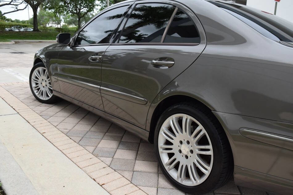 Used 2008 Mercedes-Benz E 350 4MATIC Sedan image 25