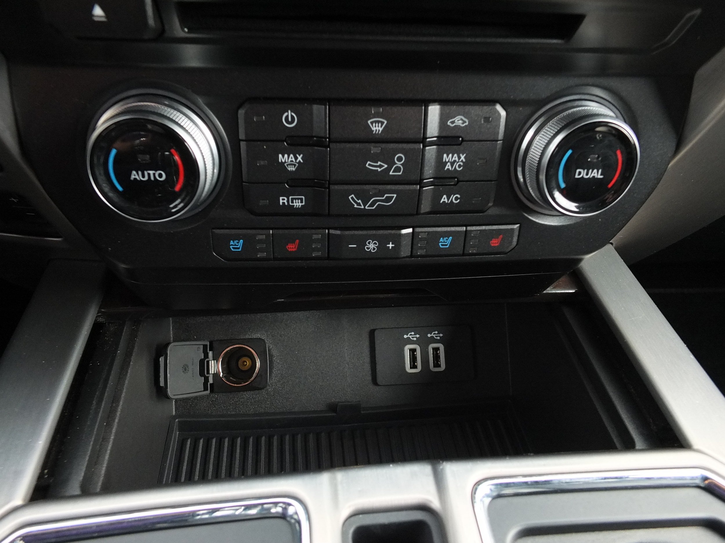 Used 2016 Ford F150 Platinum w/ Equipment Group 701A Luxury RWD image 31