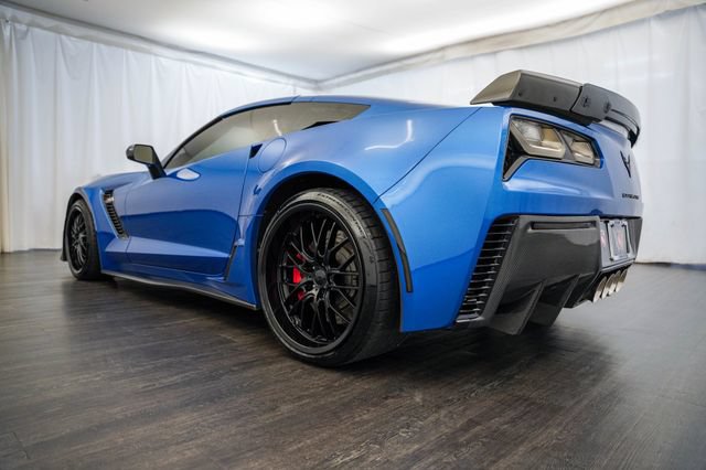 Used 2015 Chevrolet Corvette Z06 w/ 3LZ Preferred Equipment Group RWD image 25