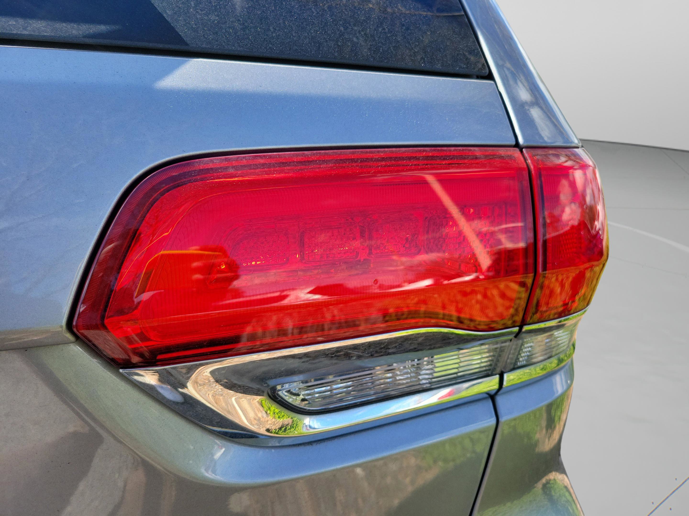 Used 2019 Jeep Grand Cherokee Limited image 22